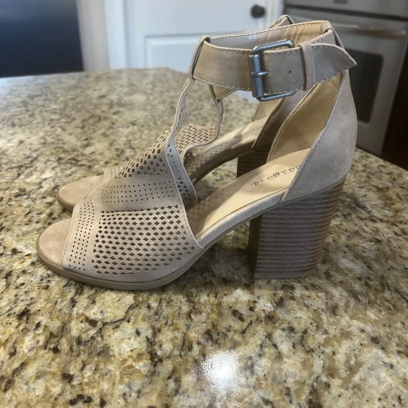 Indigo Rd Beige Open Toe Heels - Picture 1 of 7